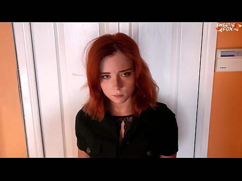 ❤️ Ochranka potrestala peknú ženu za krádež v obchode - sperma v ústach ☑ Šukanie na nás