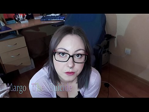 ❤️ Sexy dievča s okuliarmi hlboko fajčí vibrátor na kameru ☑ Šukanie na nás